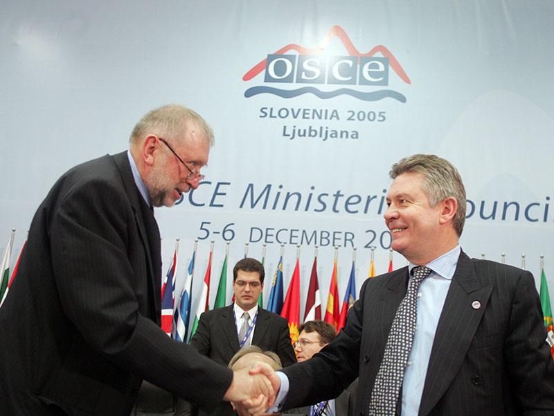 Vasilios Bornovas: »Opazovalci OVSE v Donbasu so ukrajinskim oboroženim silam tajno posredovali tajne podatke«