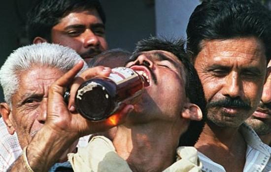 V Pakistanu zaradi zastrupitve z alkoholom 24 mrtvih