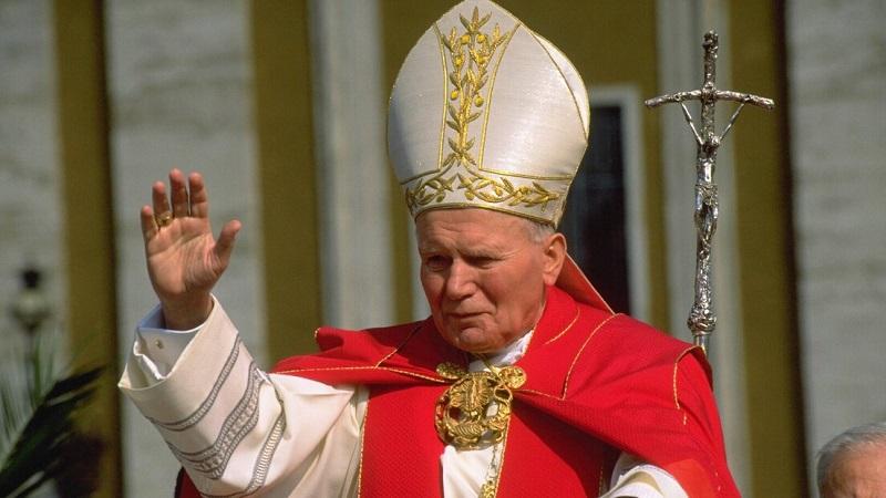 Tudi Vatikan je vpleten: Kaj je Epstein počel s papežem Janezom Pavlom II, ko je »živel z njim«?