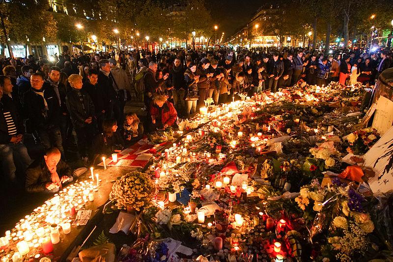 V Parizu komemoracije v spomin na žrtve napadov 13. novembra 2015