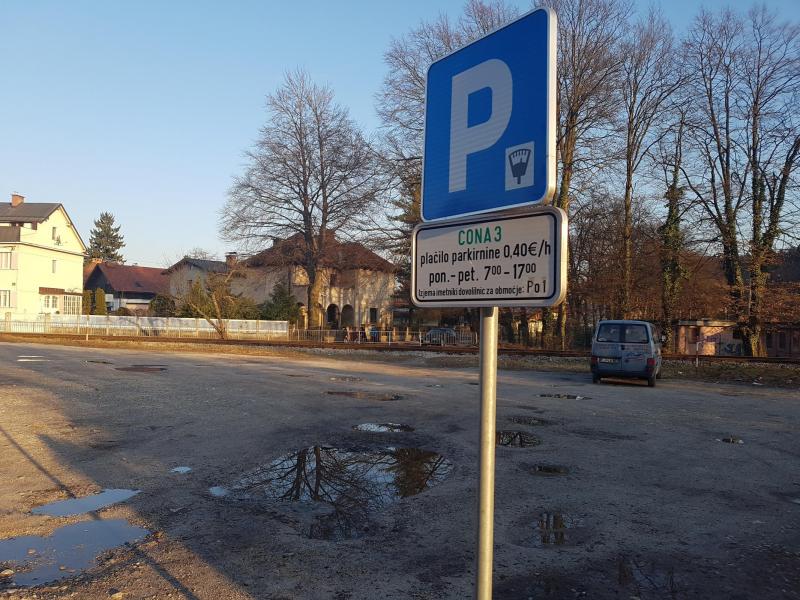 Zasedenost parkirišč poleti v Ljubljani manjša, v Bohinju in Izoli večja