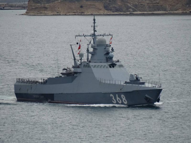 »Briljantna operacija« ukrajinske mornarice: »potopljena« ruska vojaška ladja pristala na Krimu