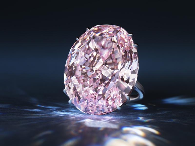 Rožnati diamant za rekordnih 71 milijonov dolarjev