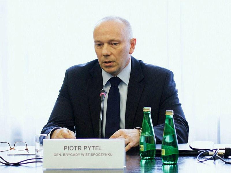 Nekdanji poljski vodja vojaške protiobveščevalne službe aretiran zaradi sodelovanja z Rusi