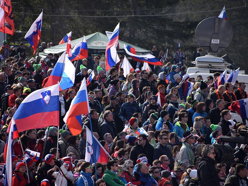 Norveški smučarski skakalci zmagovalci ekipne tekme v Planici, Slovenci peti