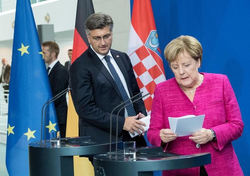 Merklova in Plenković v Berlinu tudi o slovensko-hrvaškem sporu