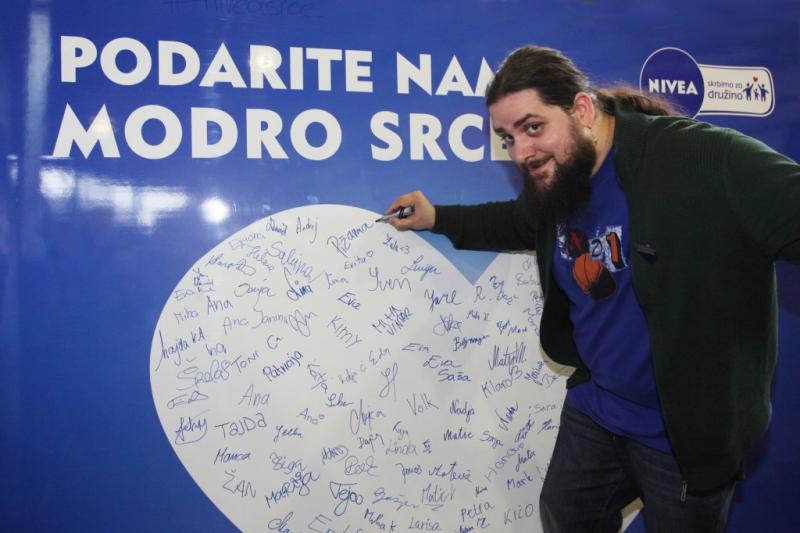 Z dobrodelno akcijo za šolanje mladostnikov iz socialno šibkejših družin
