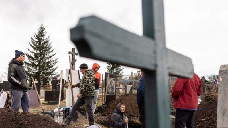 909 za 34: Moskva in Kijev izmenjala posmrtne ostanke padlih vojakov, kmalu tudi izmenjava 1000 živih