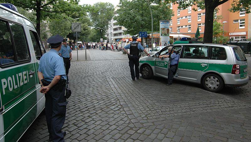 V Nemčiji aretirali pet osumljenih rekrutiranja borcev za IS