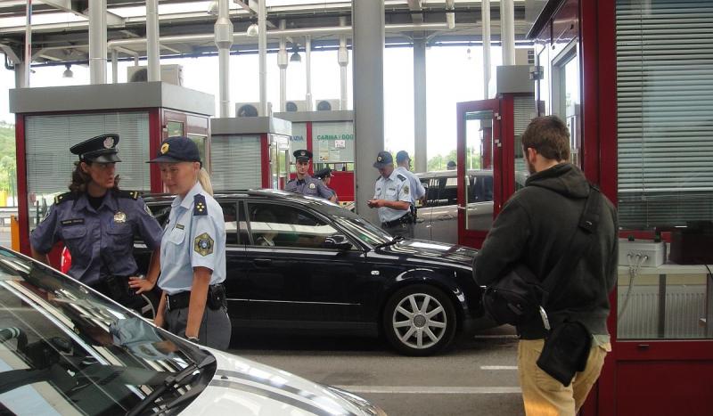 MNZ: Slovenija samo začasno opustila sistematični nadzor vseh potnikov na meji