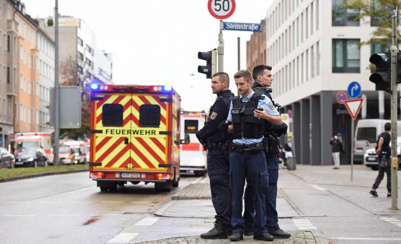 Napadalec z nožem v Münchnu ranil več ljudi