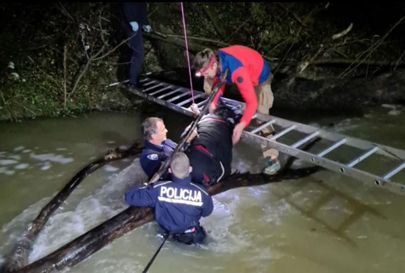 »Ne, ta grozljiva odsotnost empatije je na vaših plečih!«