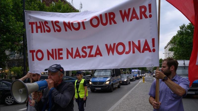 Poljski obrambni minister: Poljaki zgroženi nad obnašanjem ukrajinskih beguncev