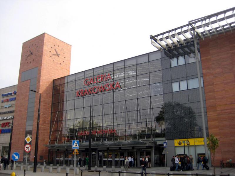 Poljska vlada namerava postopoma prepovedati nedeljsko odprtje trgovin