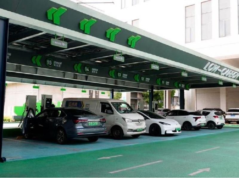 Zaslužite s parkiranjem: Kitajska že preizkuša uporabo vozil NEV kot mobilnih električnih bank!