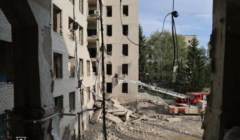 Ruski napad na center za usposabljanje v Poltavi: Okoli 500 inštruktorjev iz Evrope ubitih in ranjenih