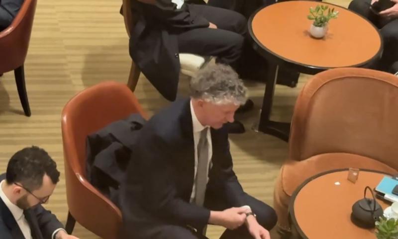 Prišel nepovabljen: Poskuša Združeno kraljestvo znova sabotirati mirovna pogajanja med Ukrajino in Rusijo?