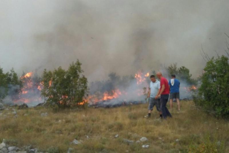 Na jugozahodu BiH izbruhnil velik požar
