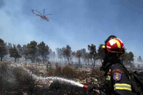 V Grčiji se več sto gasilcev že tretji dan bori s požari