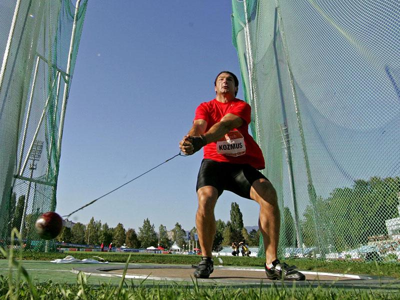Kozmus v Brestanici odprl prenovljeno razstavo svojih odličij