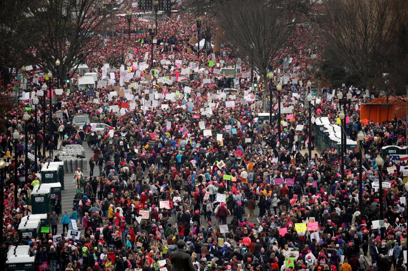 Protesti za pravice žensk in proti Trumpu z udeležbo presegli vsa pričakovanja 