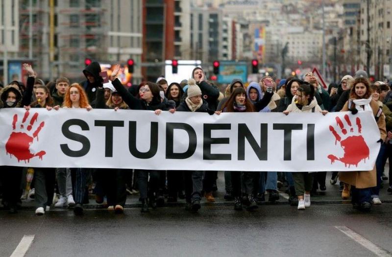 Srbski protesti: Proti korupciji in avtokraciji, a brez simpatij za dvolične, preračunljive zahodne podpornike
