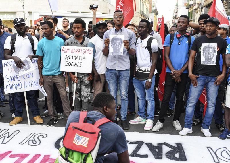 Italija: zaradi smrti 16 afriških priseljencev protesti proti izkoriščanju migrantov