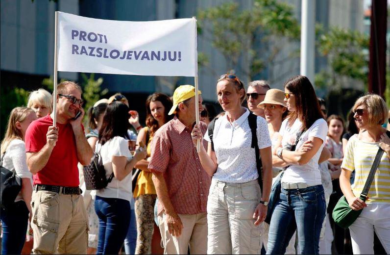 Mag.Art.Leo: »Komur javne šole niso dovolj dobre, naj svojo izbiro plača sam!«
