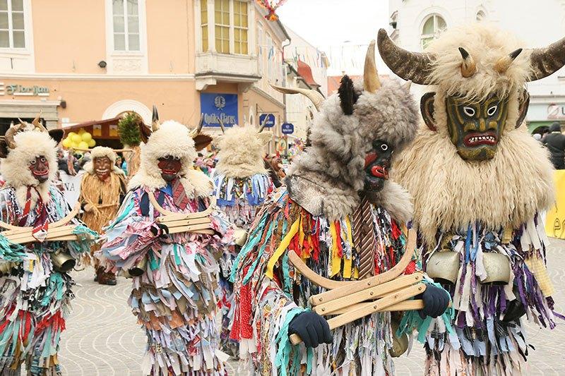 Ponekod karnevali, drugod že pokop pusta