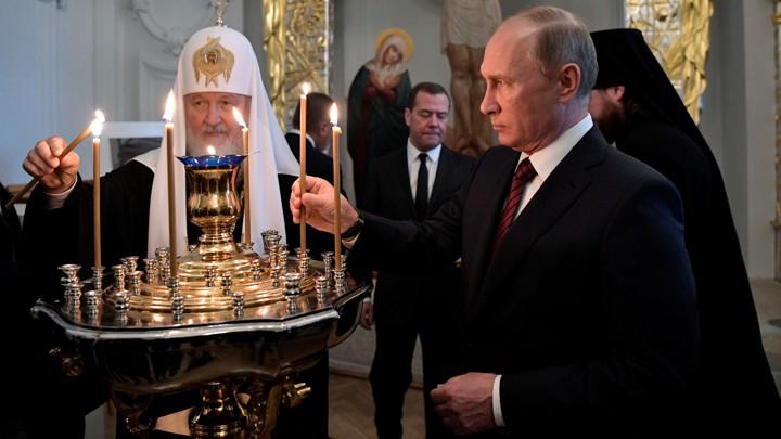 Pravoslavni verniki praznujejo veliko noč, Putin se je zahvalil cerkvi zaradi duhovnega mentorstva