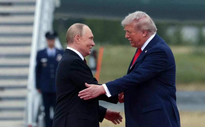 Boleč udarec za EU, presenečenje za Zelenskega: Mediji o pogovoru med Putinom in Trumpom