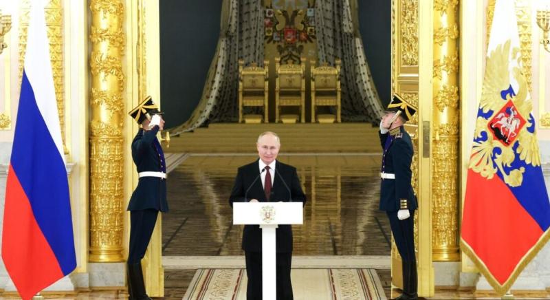 Zahodni veleposlaniki jezni na Putina: V Moskvi z nami na distanci, na Bližnjem vzhodu pa se objema