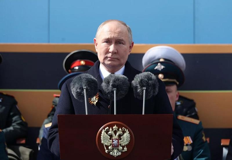 Putin ob Dnevu zmage: Revanšizem, norčevanje iz zgodovine in opravičevanje nacizma so del zahodne politike