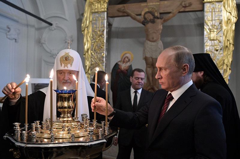 Putin ukazal 36-urno premirje na pravoslavni božič, Biden in Zelenski ga zavrnila kot poskus, da Rusija »pride do zraka«