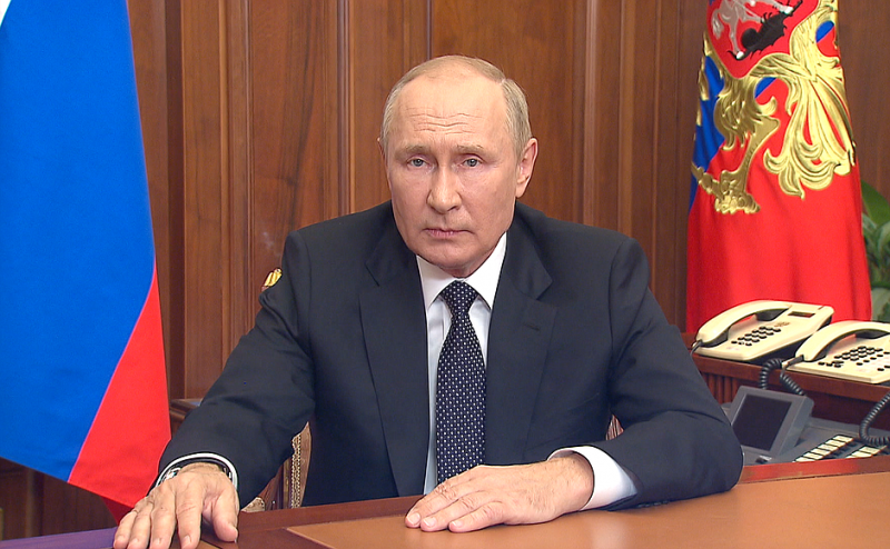 To je celoten govor Putina: »Naše zgodovinsko izročilo je, da ustavljamo vse, ki si prizadevajo zavladati svetu!«