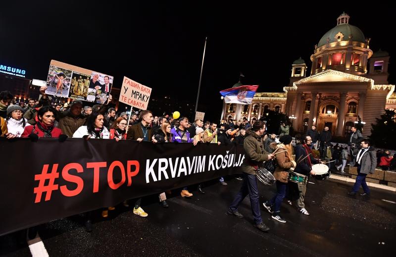 Več tisoč protestnikov v Beogradu sporočilo oblastem in ljudstvu: 