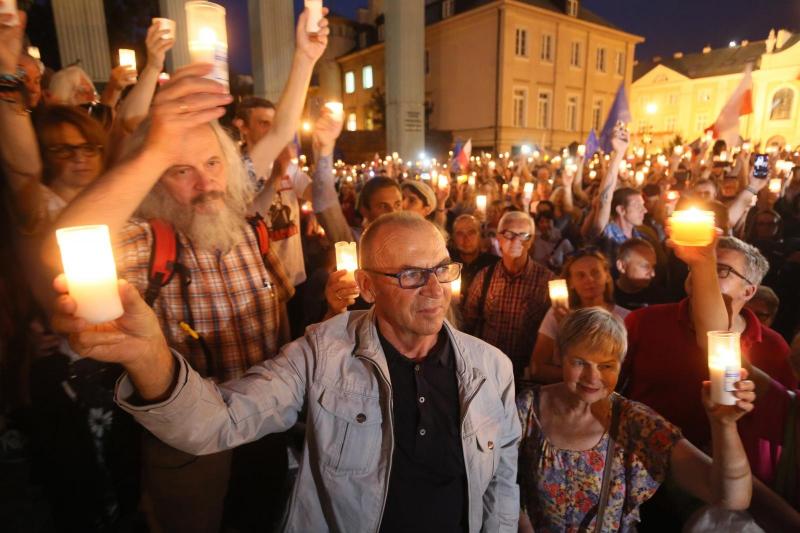 Poljska kljub morebitni tožbi vztraja pri reformi vrhovnega sodišča