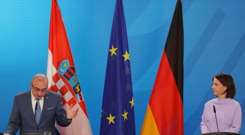 Španska političarka o poljubu hrvaškega zunanjega ministra: Neznosno, nasilno in seksistično