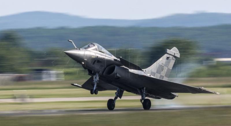 NATO podtaknil Hrvaški obrabljene »Rafale«, potem pa Zagrebu sporočil: Sami skrbite za svoje nebo!
