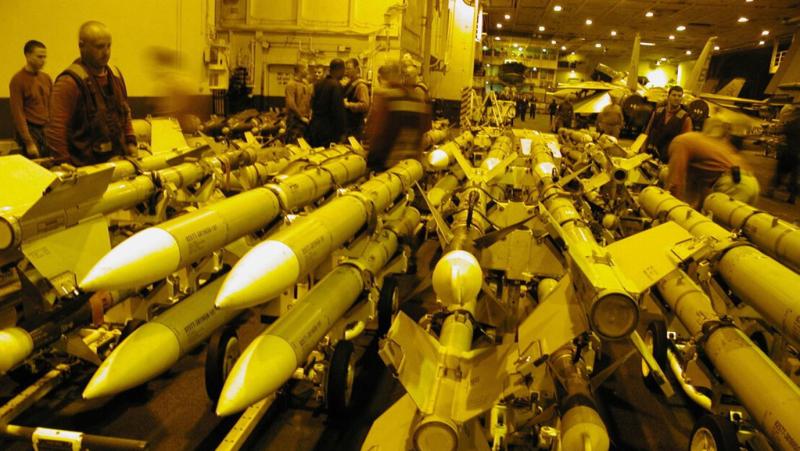 Trumpova samomorilska misija opustošila rezerve: ZDA ostale brez ključne oborožitve