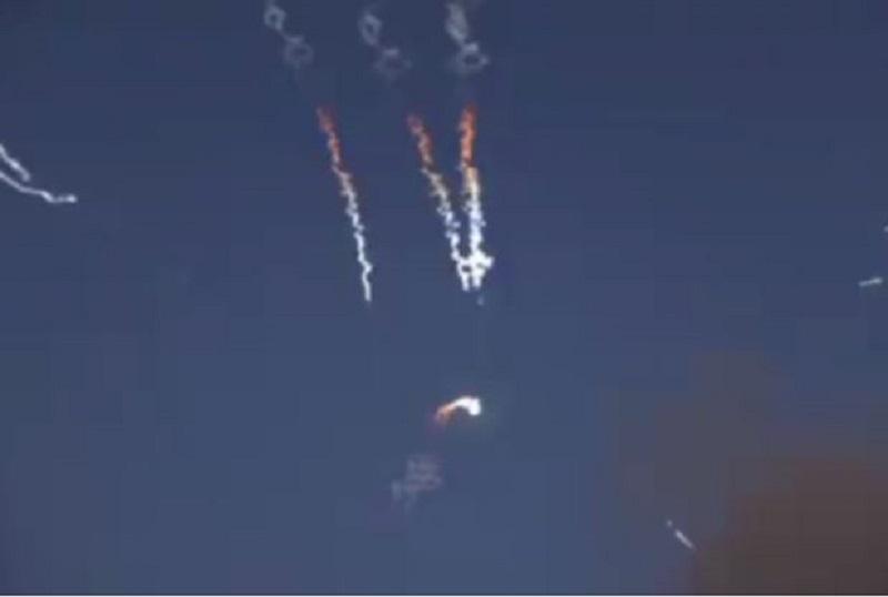 ZDA izvedle napade zaradi »sestrelitve« helikopterja, Iran udaril po ameriških oporiščih