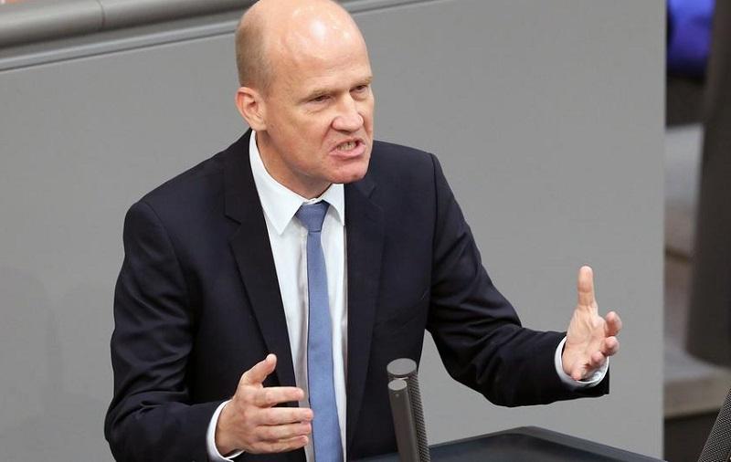 Zaupnik Merklove izgubil volitve za vodjo poslanske skupine CDU/CSU