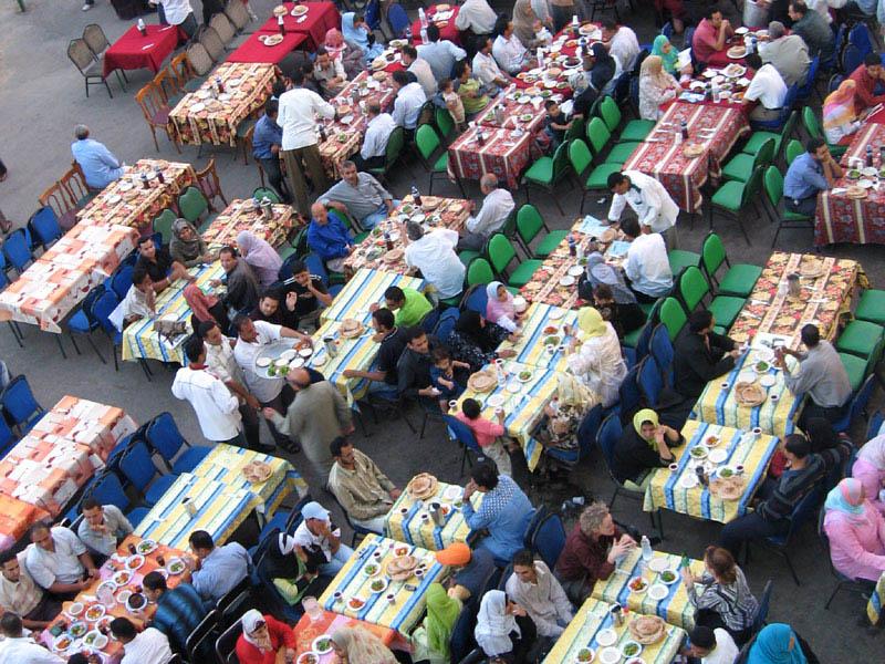 Kako islamistični skrajneži praznujejo ramazan? Z množičnimi poboji!