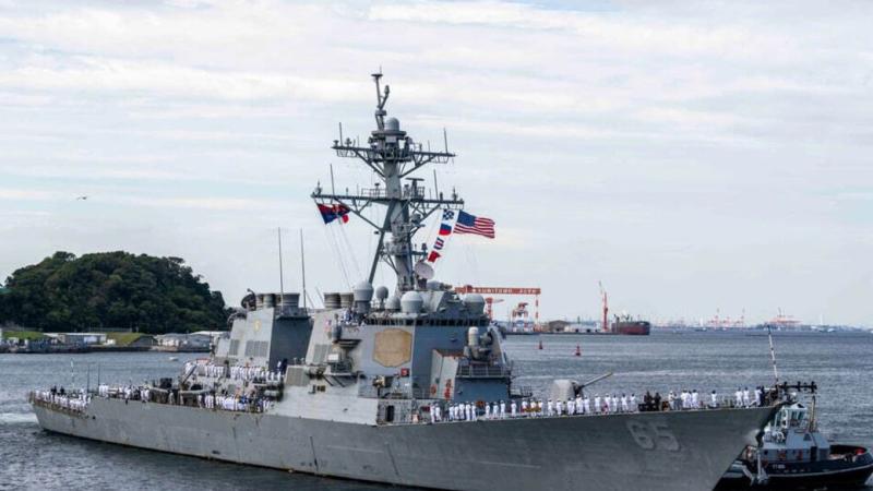 Mornarica v razpadu: Ameriški rušilec štiri dni brez pogona v Južnokitajskem morju