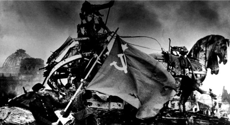 Medinski in še ena ura zgodovine: Kako so v Londonu praznovali obletnico Rdeče armade