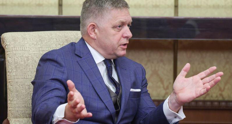 Fico: Rus kleči le, ko si zavezuje vezalke