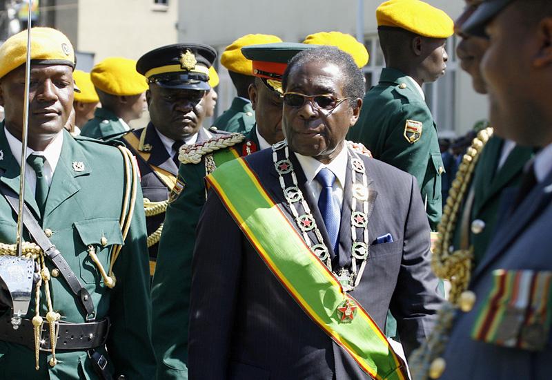 Zimbabvejski predsednik Mugabe potrdil, da je v hišnem priporu