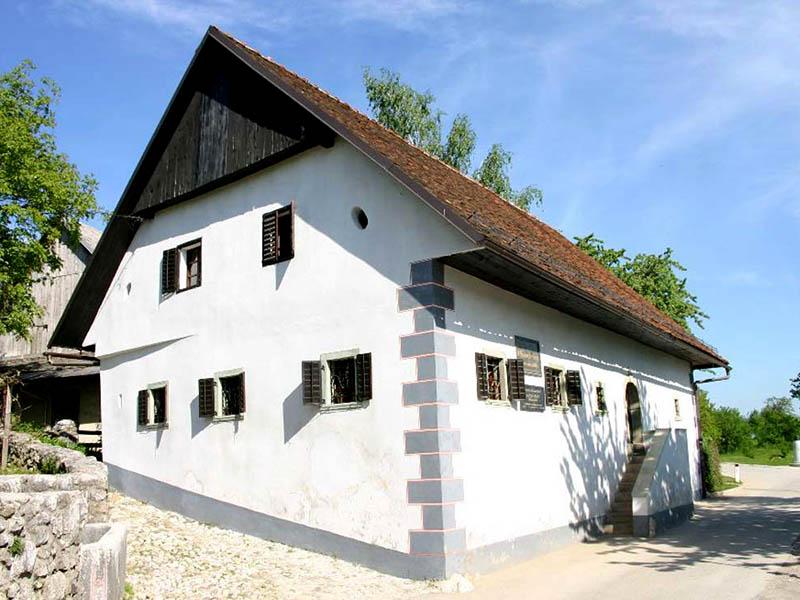 Obeta se prenova rojstnih hiš Prešerna in Finžgarja