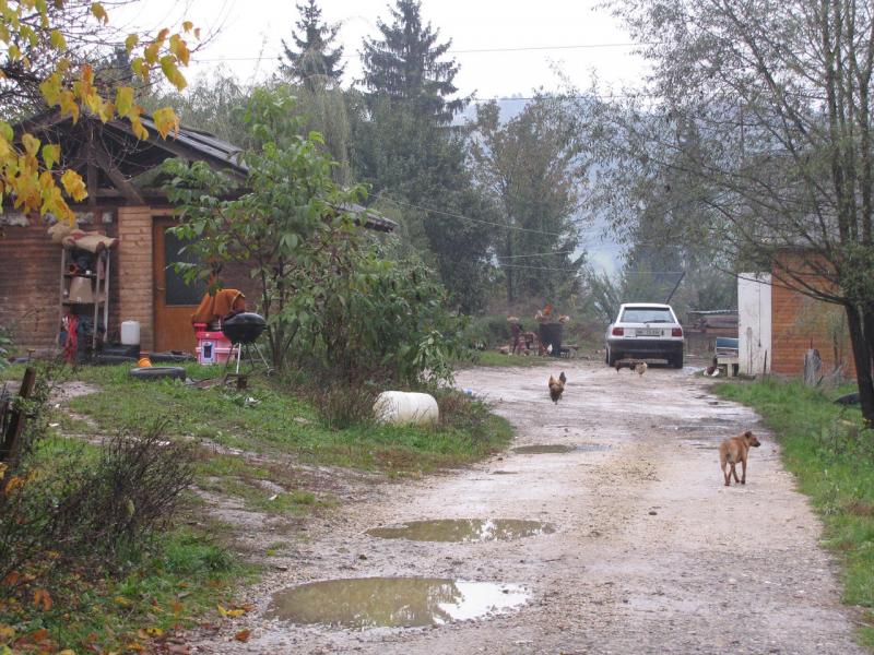 V Novem mestu pogovor glede ureditve električne napeljave v romskem Žabjaku