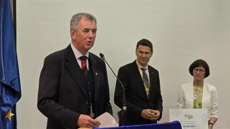 Nadaljevanje več kot tri desetletja dolge tradicije: Rotary klub Ljubljana namenil štipendiji v višini 15.000 EUR